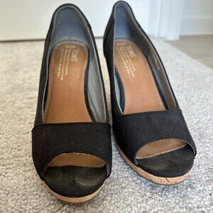 Toms Black and Cork Size 7.5 Wedges